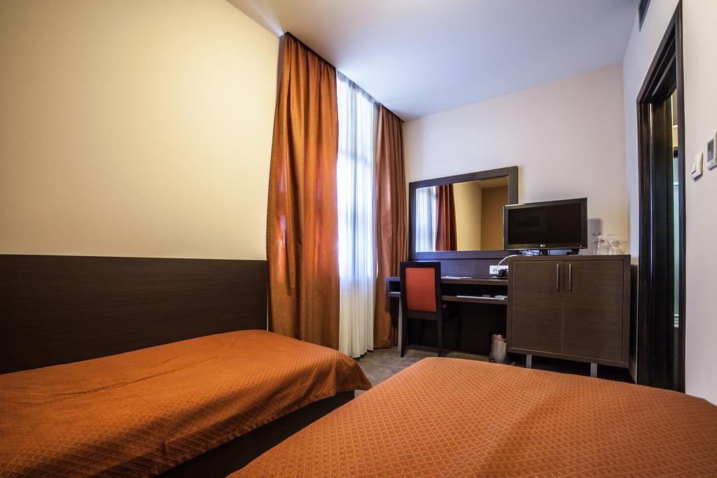 Hotel Terminus Podgorica Habitación foto